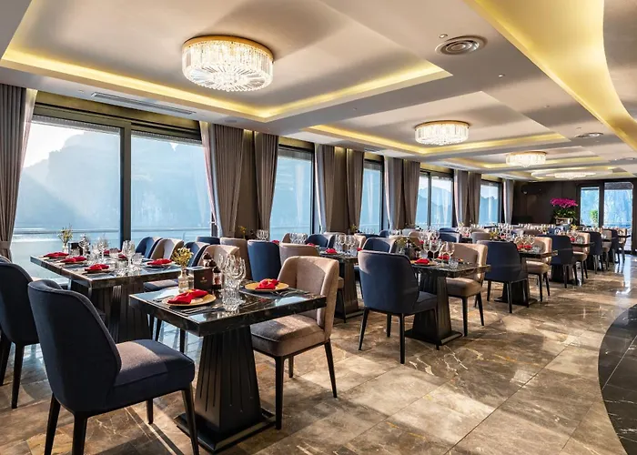 Bateau-hôtel M'gloria Cruise By Hag 5*