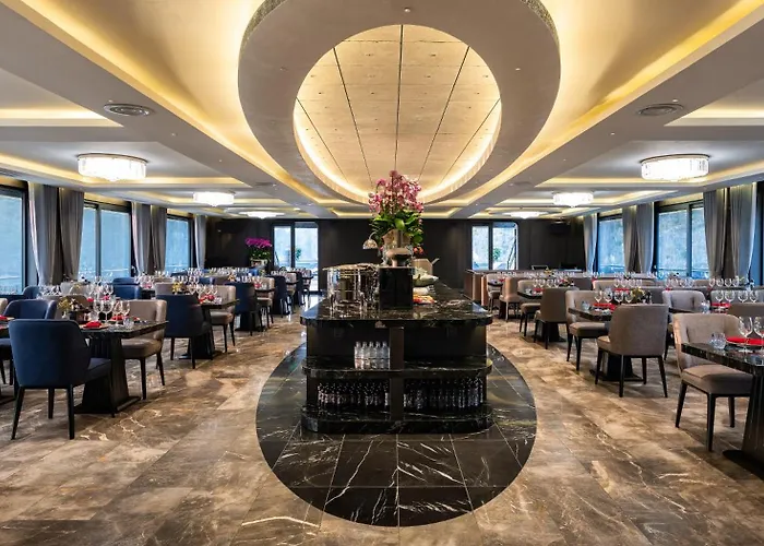Bateau-hôtel M'gloria Cruise By Hag 5*