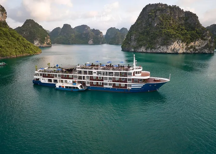 Botel M'gloria Cruise By Hag Ha Long