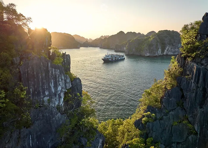 Botel M'gloria Cruise By Hag Ha Long